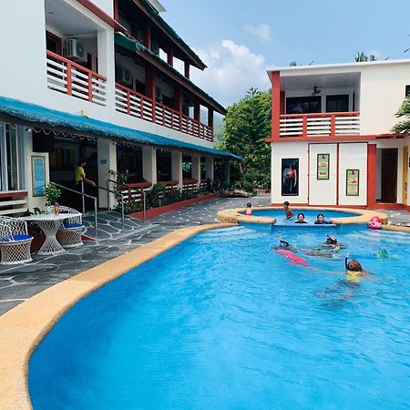 Badladz Staycation Condos Puerto Galera Kültér fotó