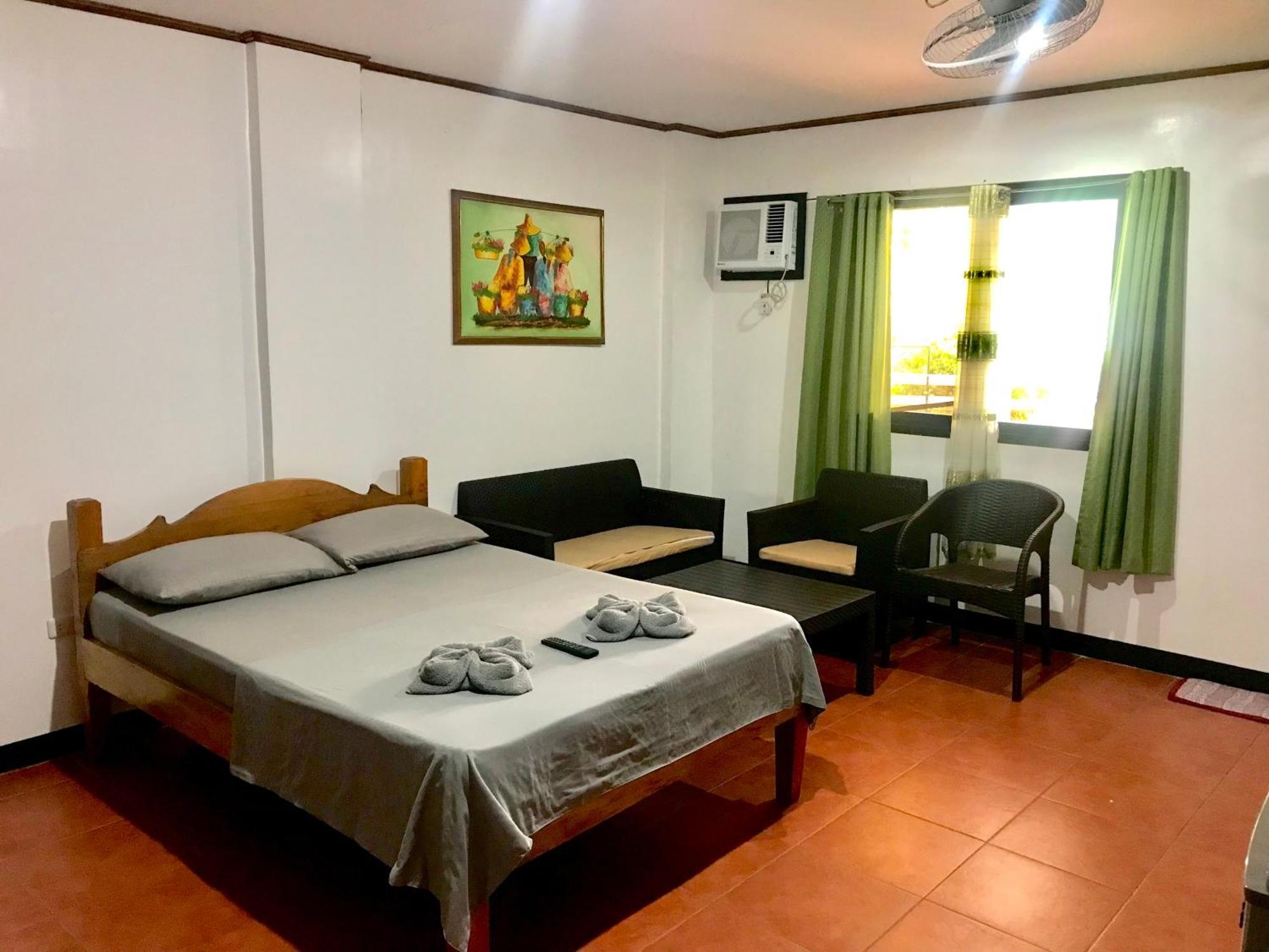 Badladz Staycation Condos Puerto Galera Kültér fotó