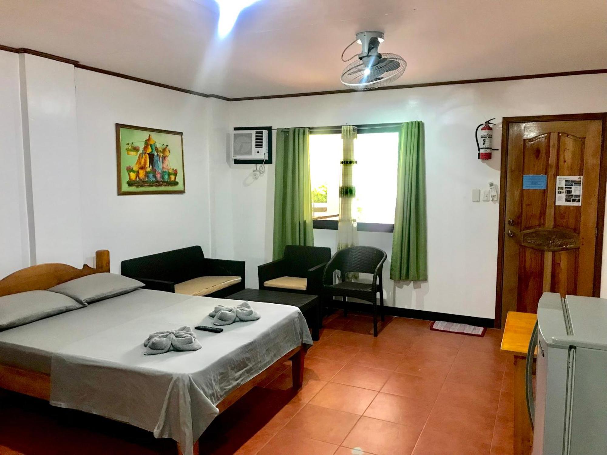 Badladz Staycation Condos Puerto Galera Kültér fotó