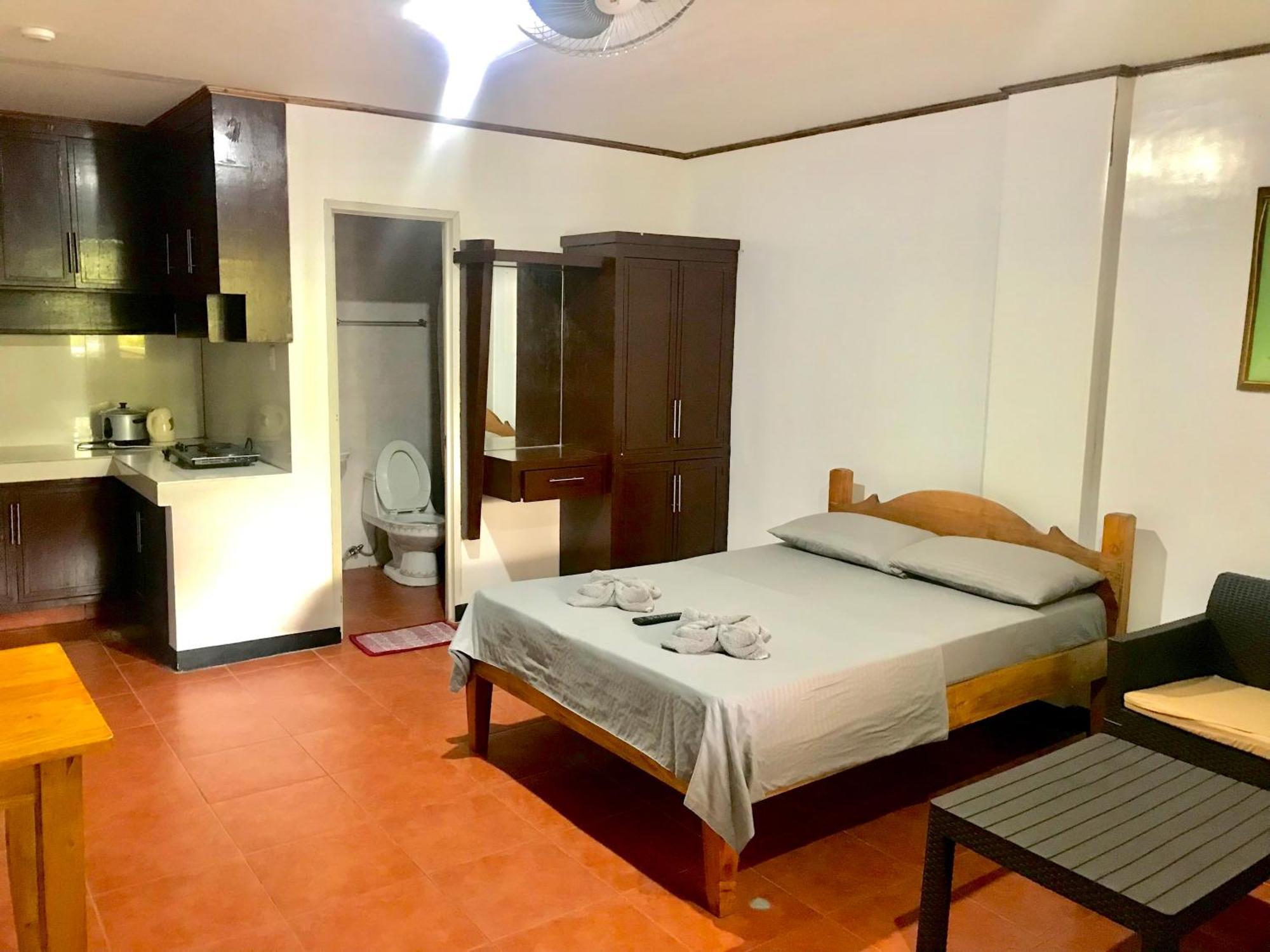 Badladz Staycation Condos Puerto Galera Kültér fotó