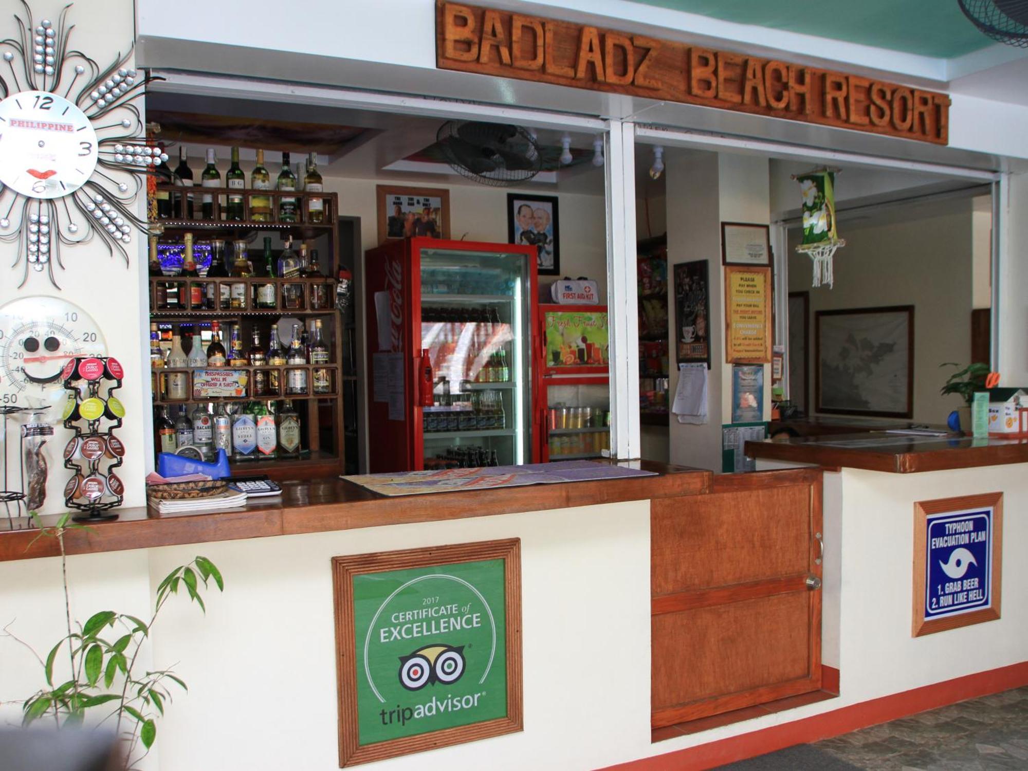 Badladz Staycation Condos Puerto Galera Kültér fotó