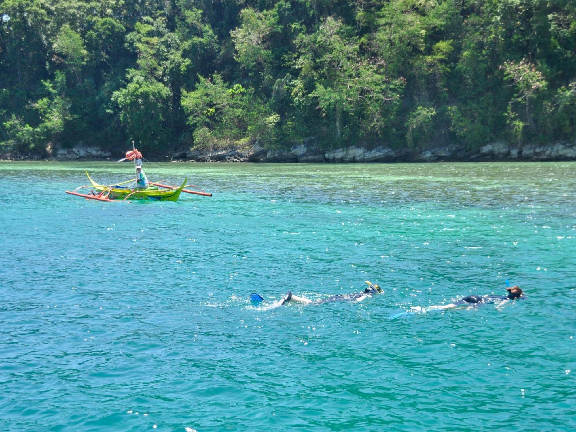 Badladz Staycation Condos Puerto Galera Kültér fotó