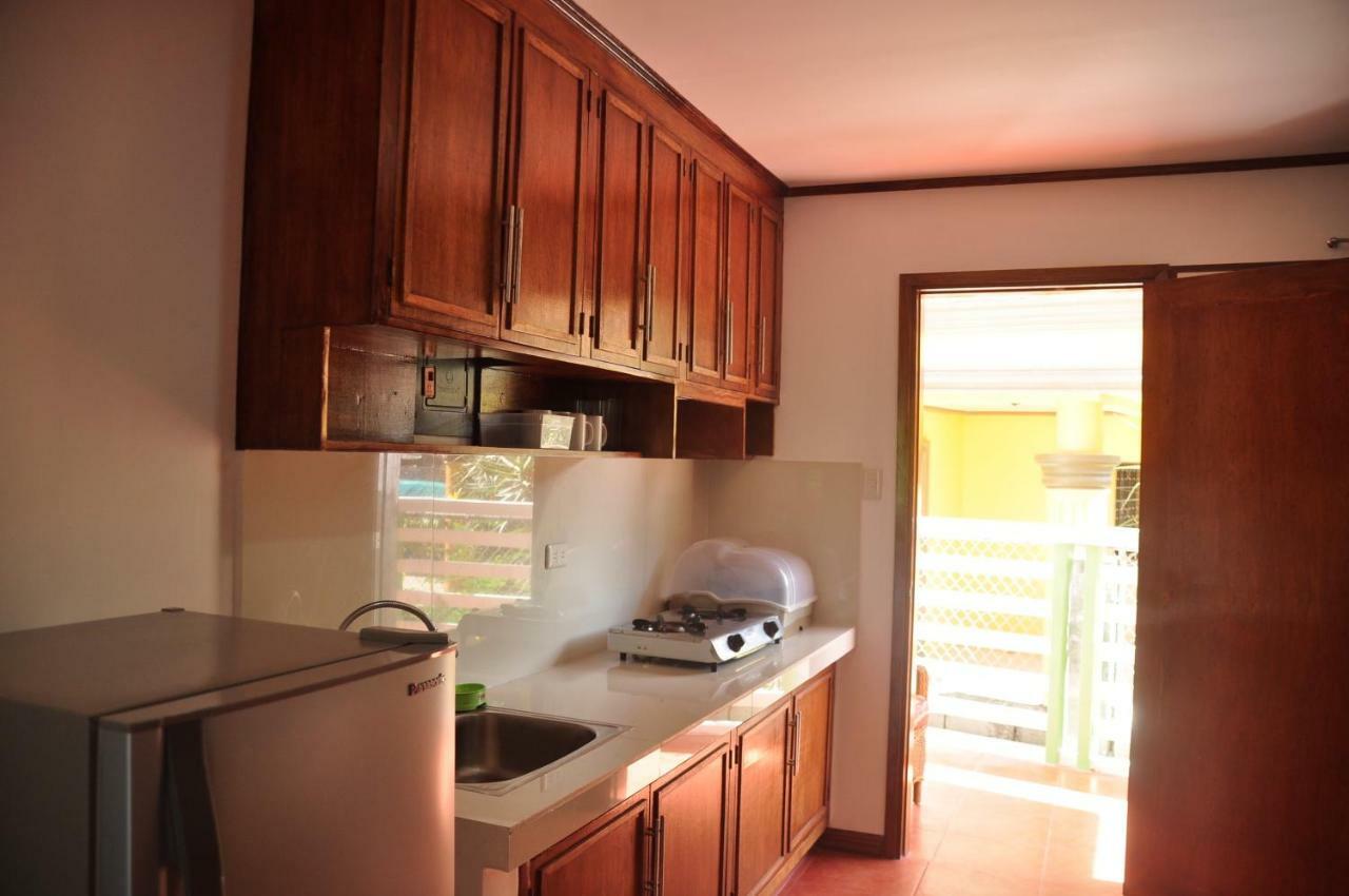 Badladz Staycation Condos Puerto Galera Kültér fotó